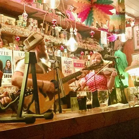 Boatman's Quarters Апартаменты Скибберин